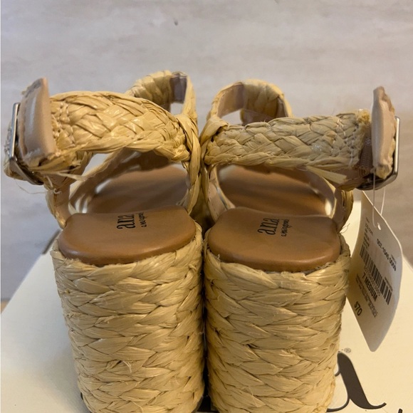 NIB-With Tags A.N.A. Merlin wedge sandals with a natural raffia upper - Picture 4 of 10